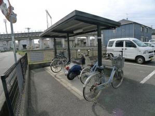 物件外観写真3　(駐輪場)