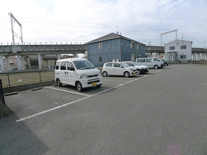 物件外観写真5　(駐車場)