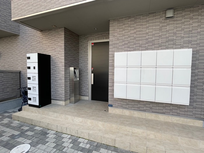 物件外観写真3　(エントランス部分)