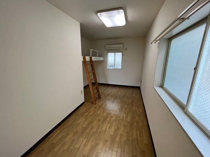 物件内観写真4　(居室)