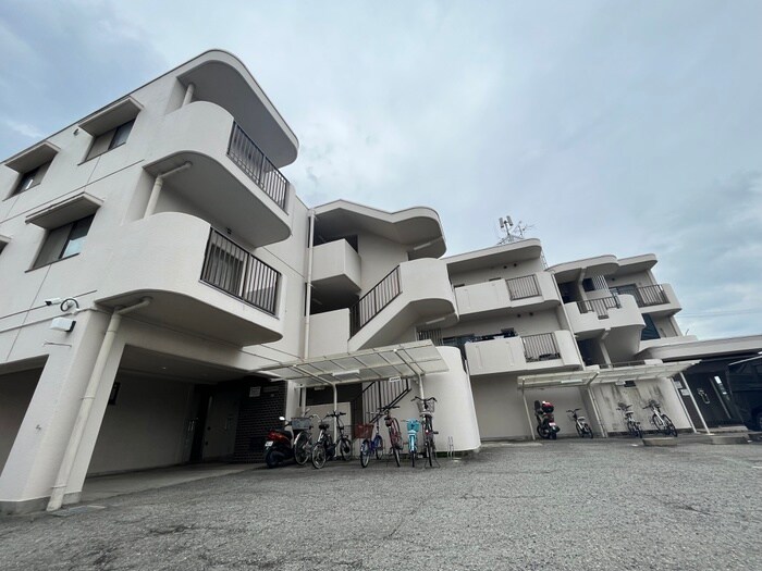 物件外観写真2　(駐車場)