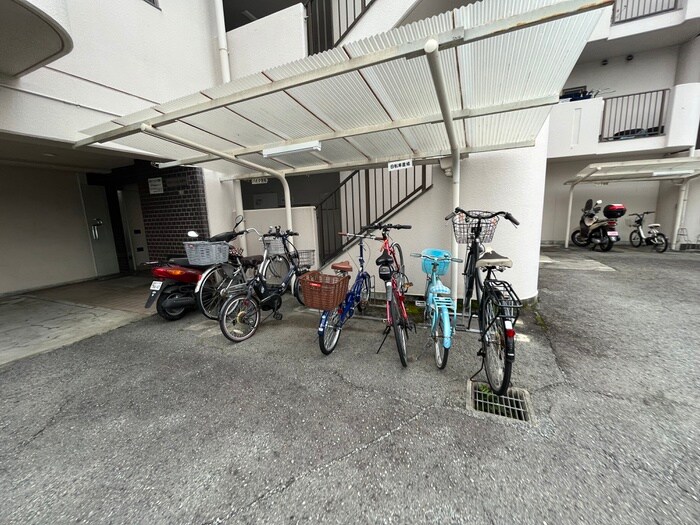 物件外観写真5　(駐輪場)