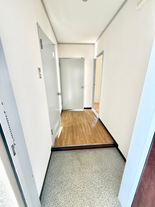 物件内観写真13　(玄関)