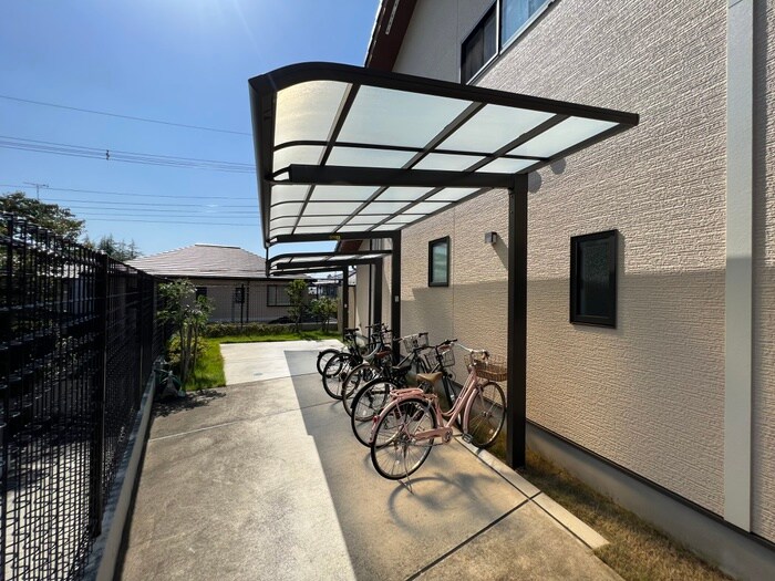 物件外観写真3　(駐輪場)