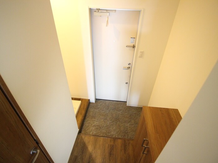 物件内観写真11　(玄関)