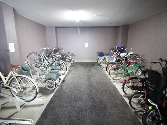 物件外観写真5　(駐輪場)