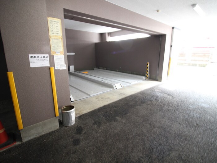 物件外観写真6　(駐車場)