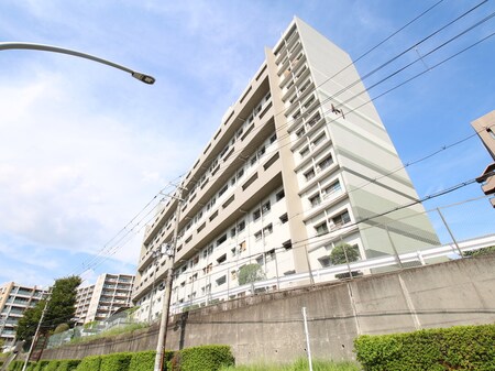 竹見台団地外観写真