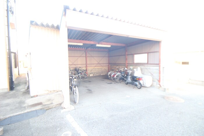物件外観写真3　(駐輪場)