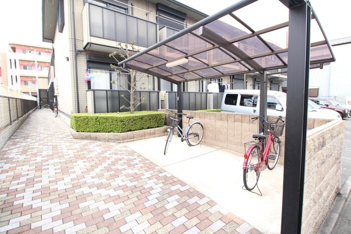 物件外観写真5　(駐輪場)