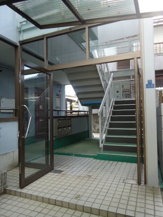 物件外観写真5　(エントランス部分)