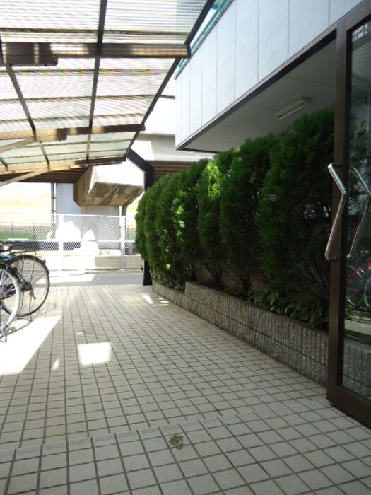 物件外観写真6　(エントランス部分)