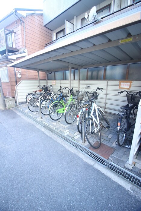 物件外観写真4　(駐輪場)