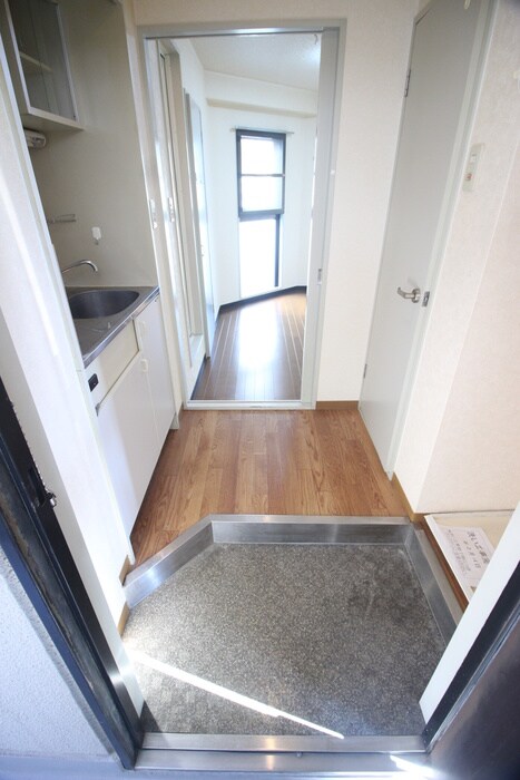 物件内観写真12　(玄関)