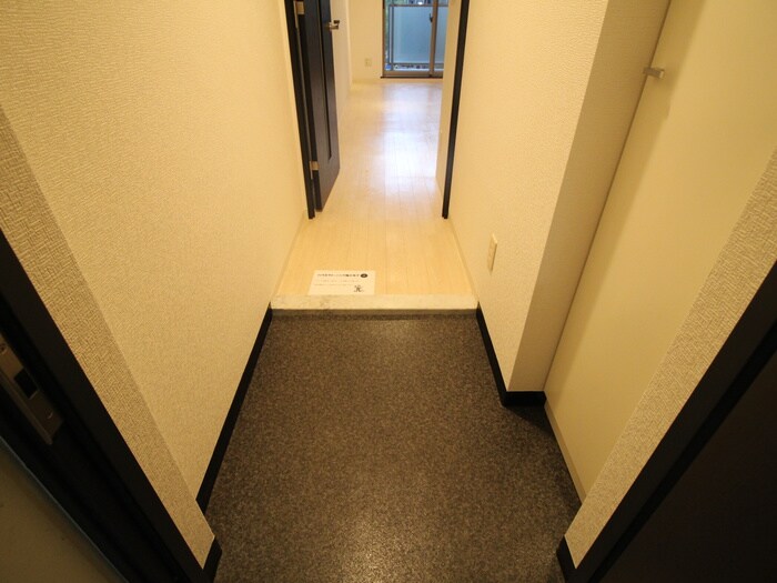物件内観写真7　(玄関)