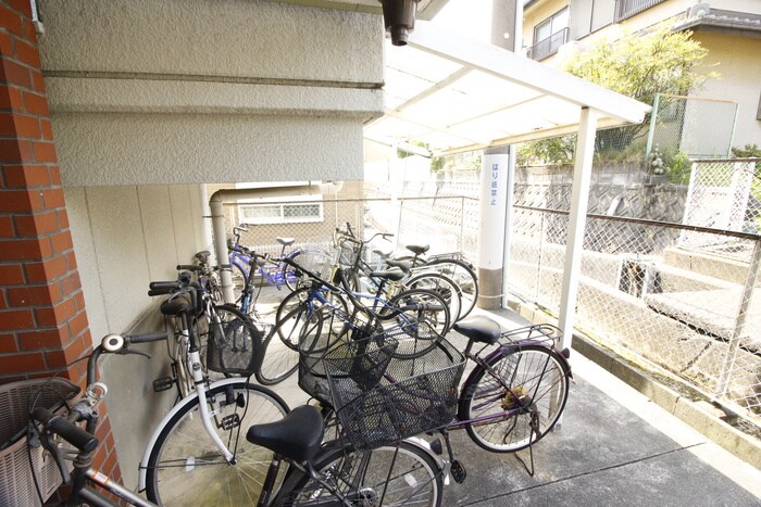 物件外観写真5　(駐輪場)