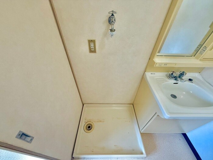 物件内観写真10　(洗濯機置場)