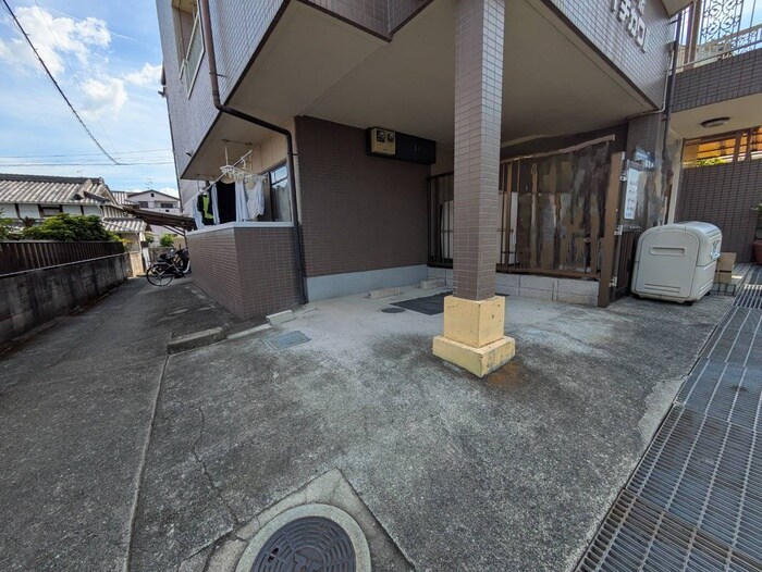 物件外観写真5　(駐車場)