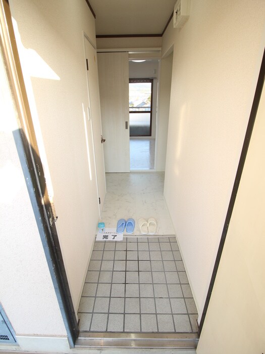 物件内観写真13　(玄関)