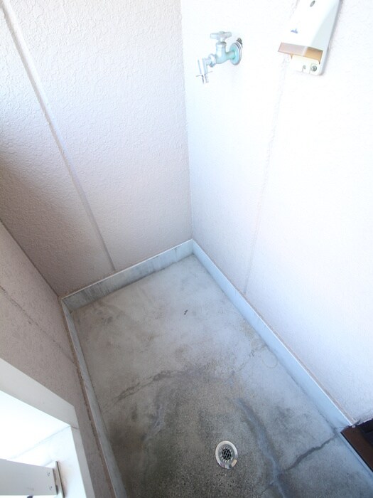 物件内観写真16　(洗濯機置場)