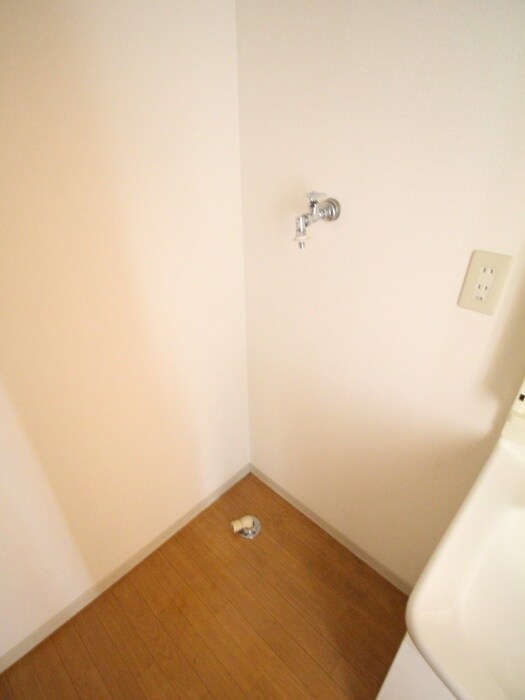 物件内観写真16　(洗濯機置場)