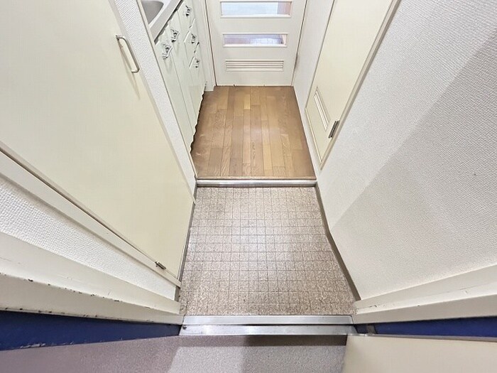 シティコアサーティ朱雀（102）の玄関