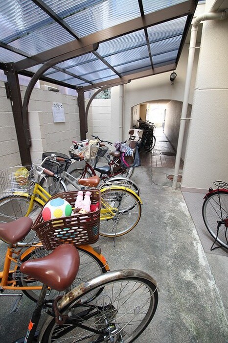 シティコアサーティ朱雀（102）の駐輪場