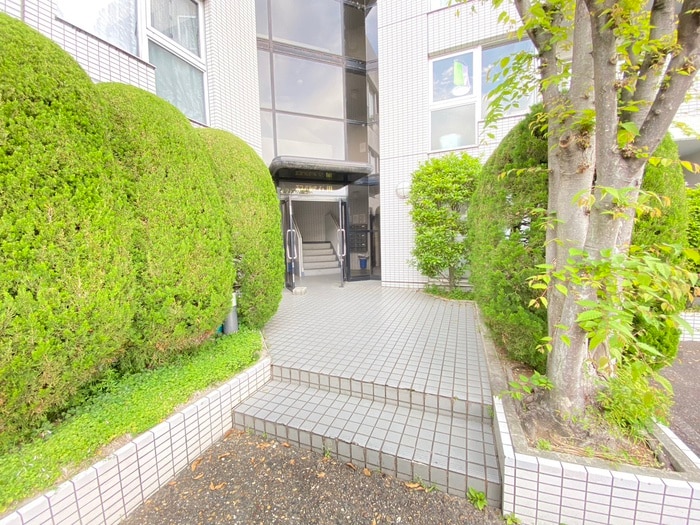 物件外観写真2　(エントランス部分)