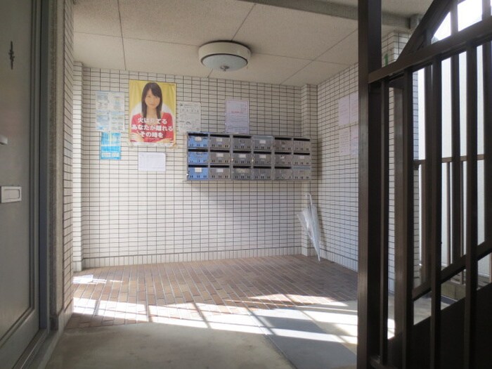 物件外観写真5　(エントランス部分)