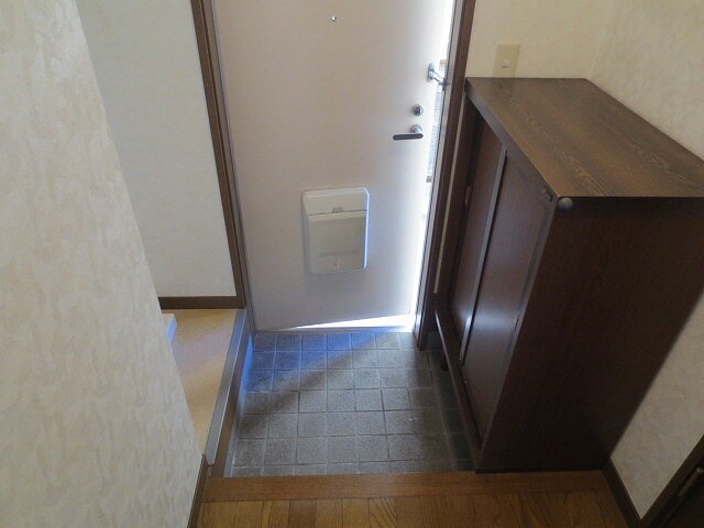 物件内観写真16　(玄関)