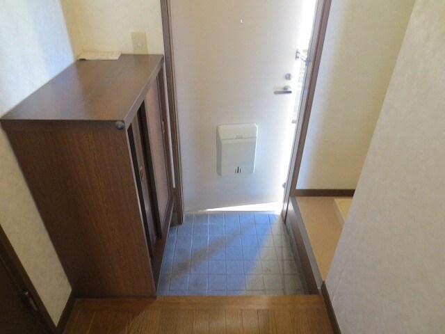 物件内観写真16　(玄関)