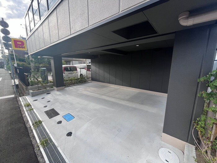 物件外観写真4　(駐車場)