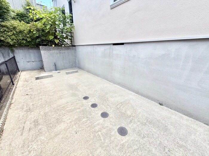 物件外観写真3　(駐車場)