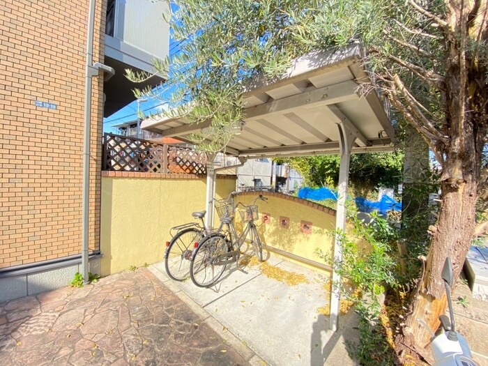 物件外観写真3　(駐輪場)