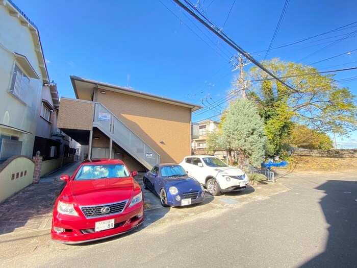 物件外観写真4　(駐車場)