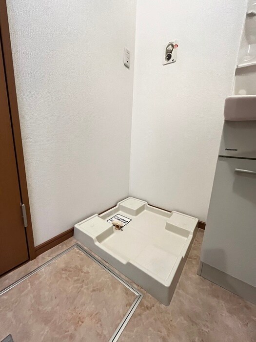 物件内観写真18　(洗濯機置場)