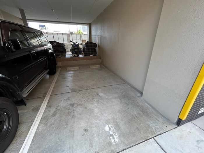 物件外観写真5　(駐車場)