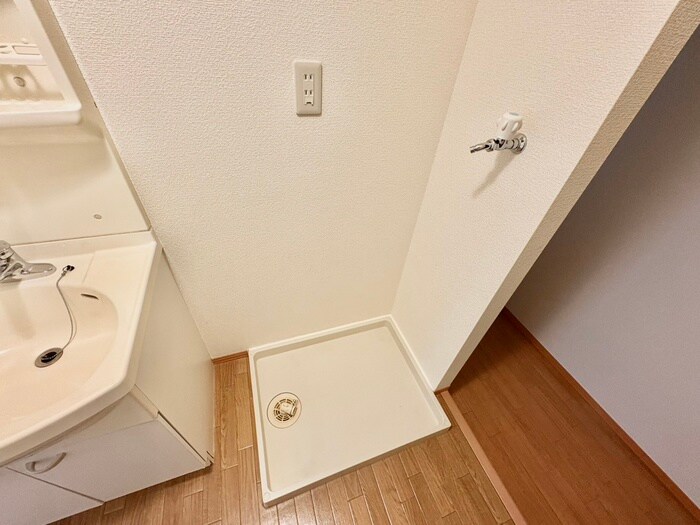 物件内観写真12　(洗濯機置場)