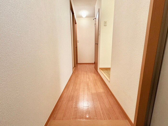 物件内観写真19　(廊下)
