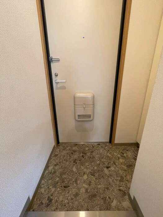 物件内観写真7　(玄関)