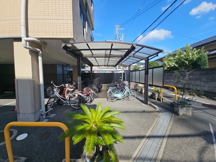 物件外観写真3　(駐輪場)