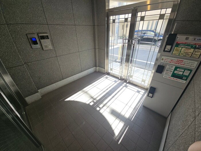 物件外観写真4　(エントランス部分)