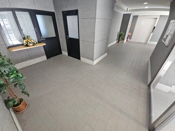 物件外観写真5　(エントランス部分)