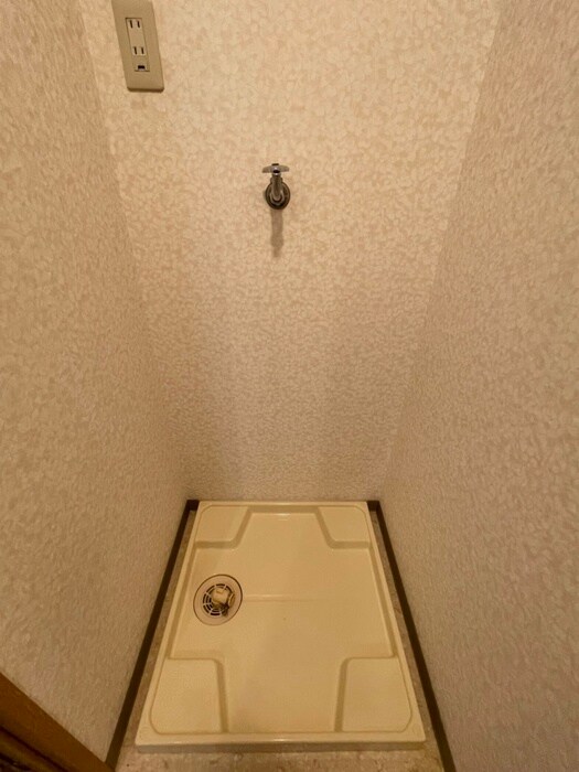 物件内観写真16　(洗濯機置場)