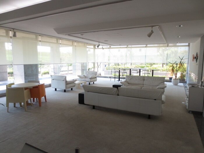 物件外観写真5　(エントランス部分)