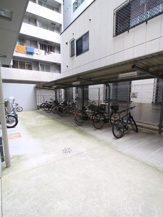 物件外観写真4　(駐輪場)