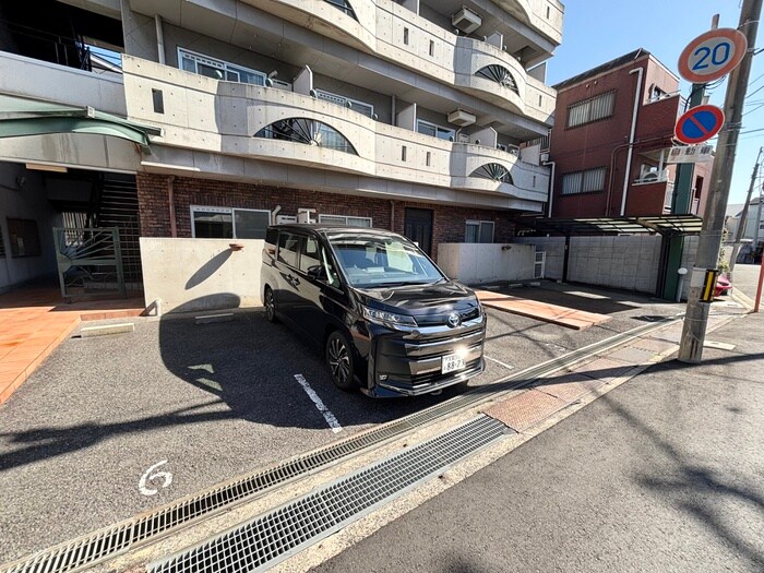 物件外観写真5　(駐車場)