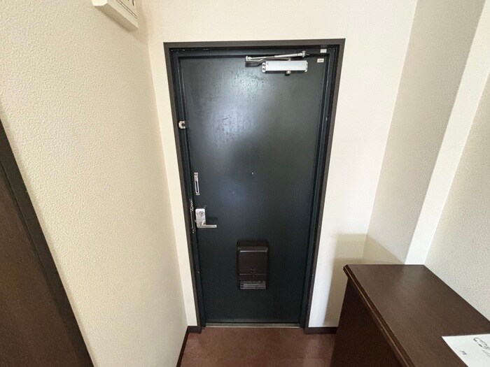 物件内観写真11　(玄関)