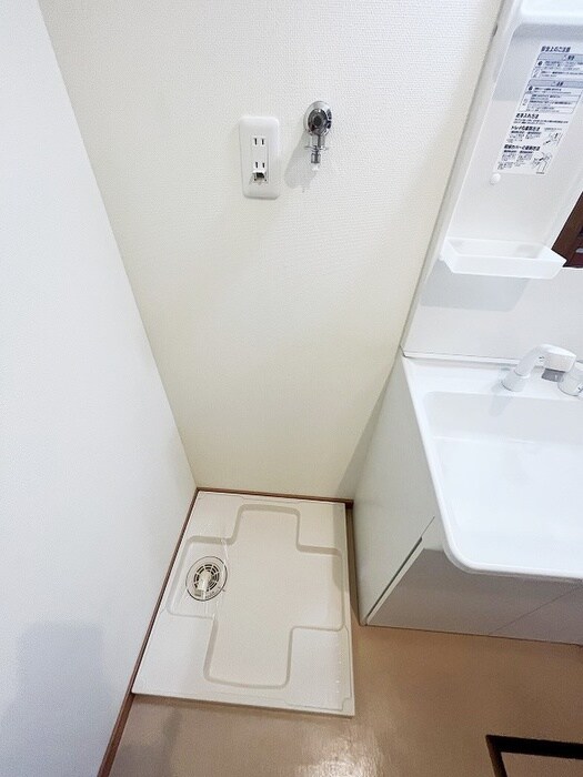 物件内観写真6　(洗濯機置場)