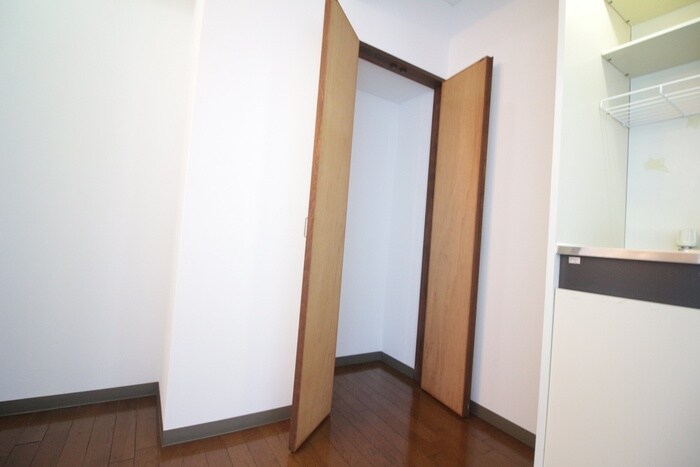 物件内観写真16　(収納)